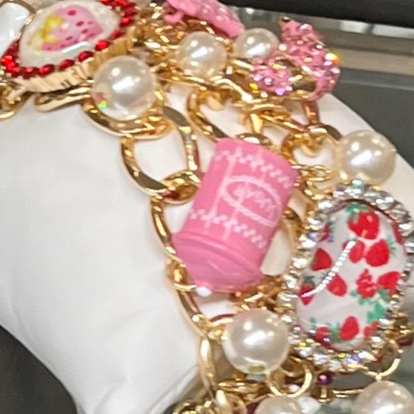 NWT ⚜️💖⚜️ Betsey Johnson Babycakes Cluster Bracelet - Picture 4 of 11